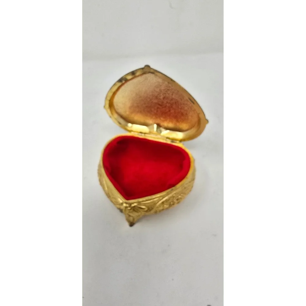 Vtg brass hinged jewelry box ceramic top velvet‎ Victorian Japan Holly Hobbie